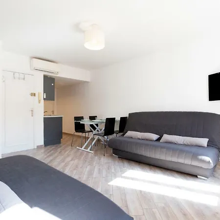 Appartement Charming Studio In The Heart Of The Old Town Of *